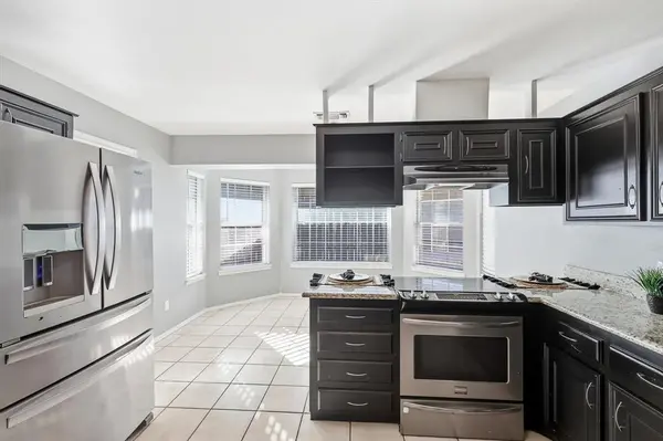 2206 Oak Forest Court, Arlington, TX 76012