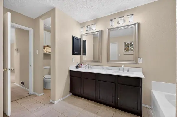 7200 Lake Whitney Drive, Arlington, TX 76002