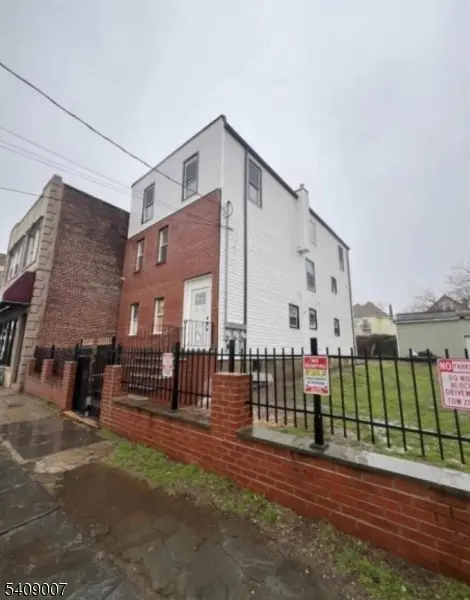 149 3Rd St, Elizabeth City, NJ 07206