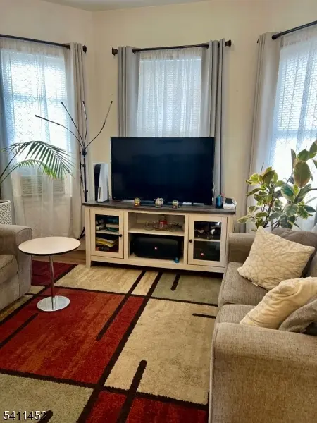 384 Morrissee Ave, Haledon Boro, NJ 07508