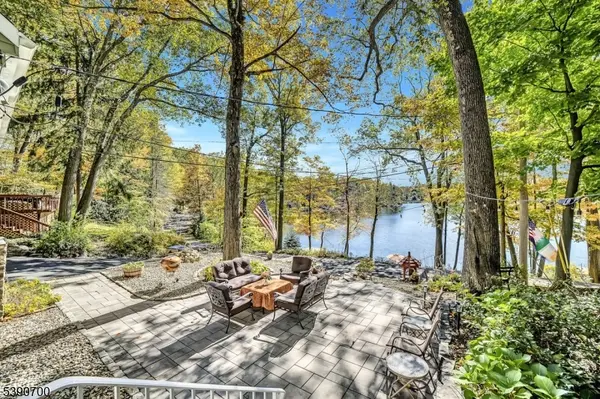 51 Lakeside Dr, Vernon Twp., NJ 07422