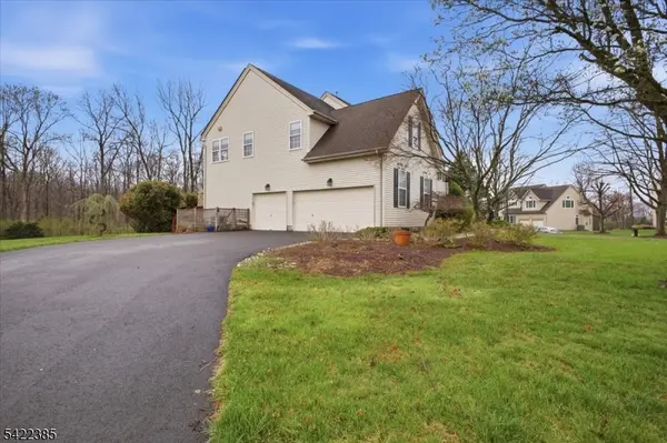 2 Picasso Court, Franklin Twp., NJ 08873
