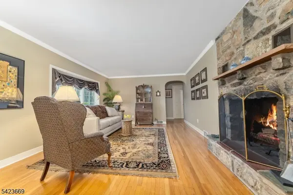 5 Abrams Rd, Holland Twp., NJ 08848