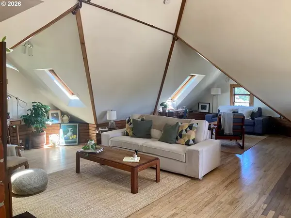 35 NE 22ND AVE, Portland, OR 97232