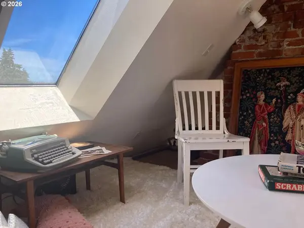 35 NE 22ND AVE, Portland, OR 97232