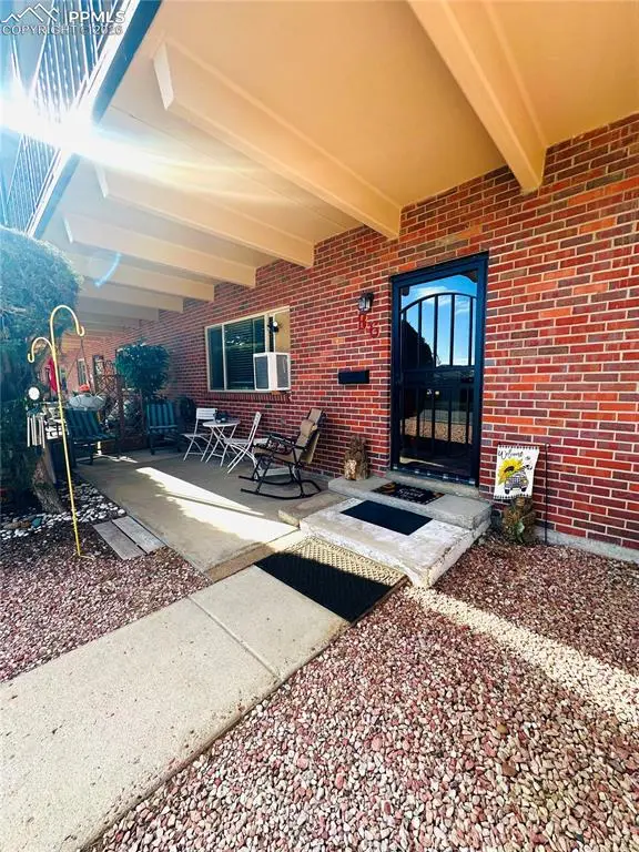 434 Valley Hi CIR #B6, Colorado Springs, CO 80910