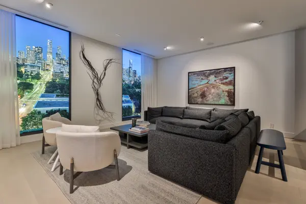 1 Roxborough ST W #403, Toronto C02, ON M4W 2L4