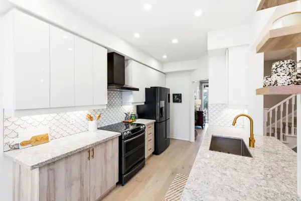 1911 Calvington DR, Pickering, ON L1V 0B3