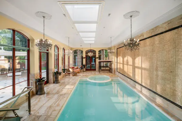 20 Bryson DR, Richmond Hill, ON L4C 6E3