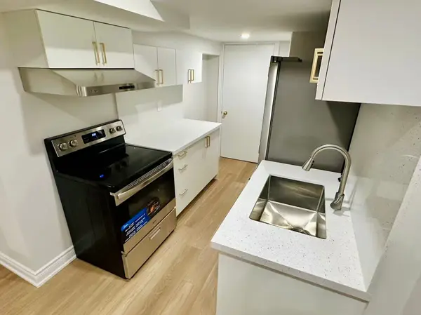 511 Pleasant Ridge AVE #Bsmt, Vaughan, ON L4J 8X3