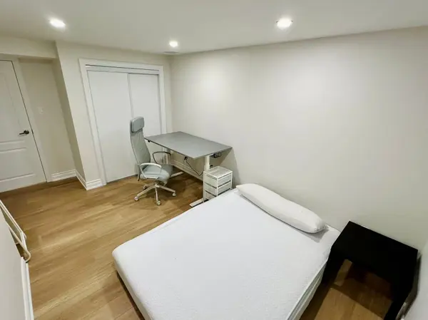 511 Pleasant Ridge AVE #Bsmt, Vaughan, ON L4J 8X3