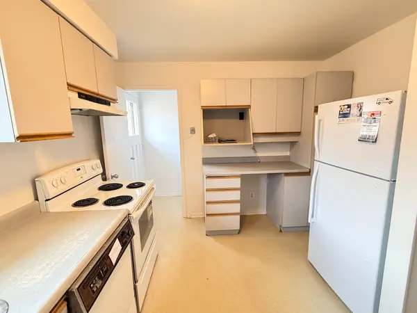 31 Daphne CRES, Barrie, ON L4M 2Y7