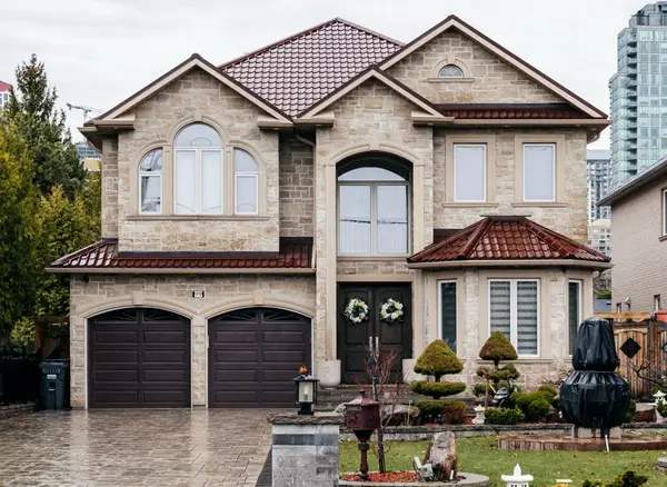 99 Fairview RD W, Mississauga, ON L5B 1K7