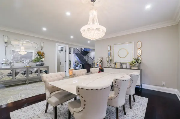 99 Fairview RD W, Mississauga, ON L5B 1K7