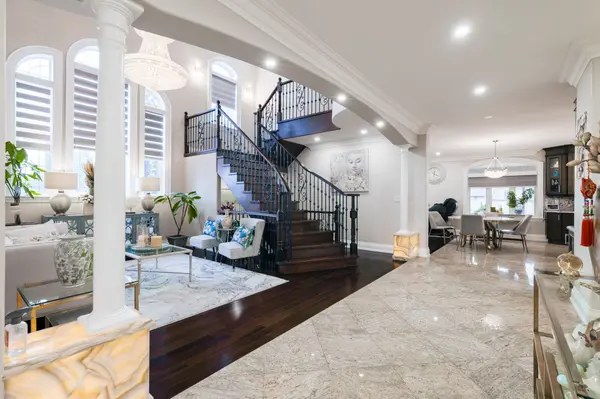 99 Fairview RD W, Mississauga, ON L5B 1K7