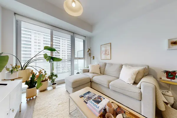 1830 Bloor ST W #742, Toronto W02, ON M6P 0A2