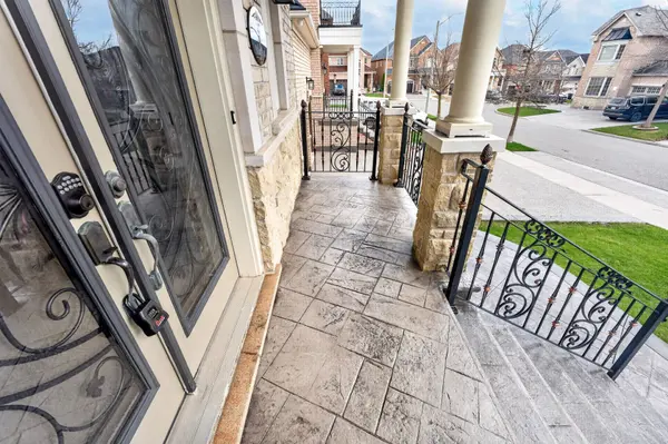 5 Pillar RD, Brampton, ON L6Y 0N9