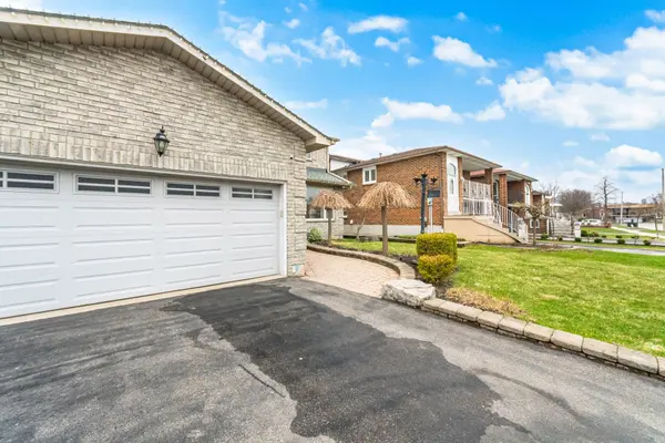 909 Lovingston CRES, Mississauga, ON L4W 3S6