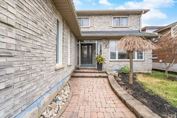 909 Lovingston CRES, Mississauga, ON L4W 3S6