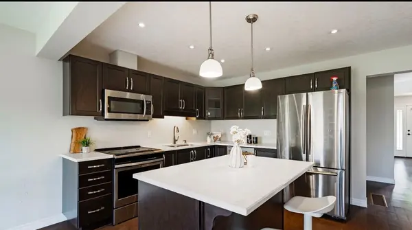 24 Lawson ST, East Luther Grand Valley, ON L9W 5S5