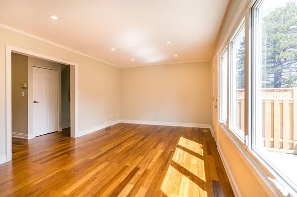 85 Albright RD #3, Hamilton, ON L8K 6H1