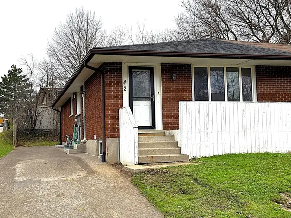 42 Ingleside DR, Kitchener, ON N2M 2G8