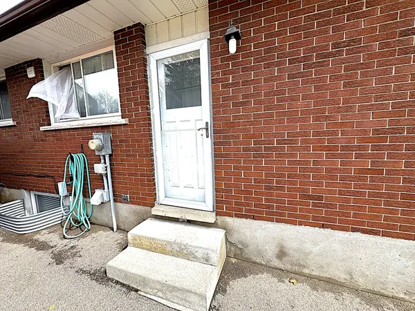 42 Ingleside DR, Kitchener, ON N2M 2G8