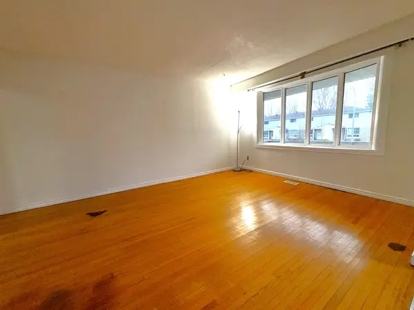 42 Ingleside DR, Kitchener, ON N2M 2G8