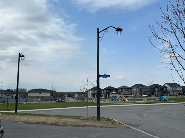 14 Atop LN, Blossom Park - Airport And Area, ON L6X 5C3