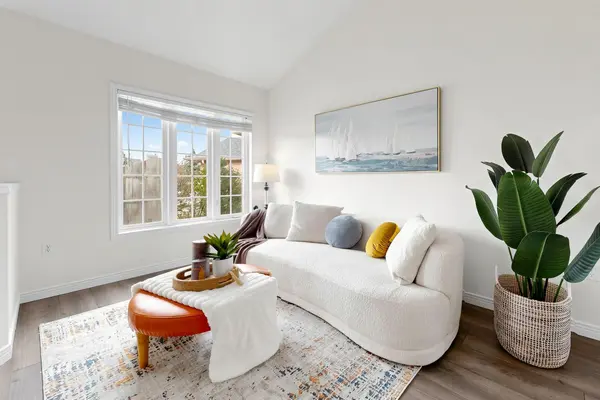 11 Diamond CT, Hamilton, ON L9C 7V5