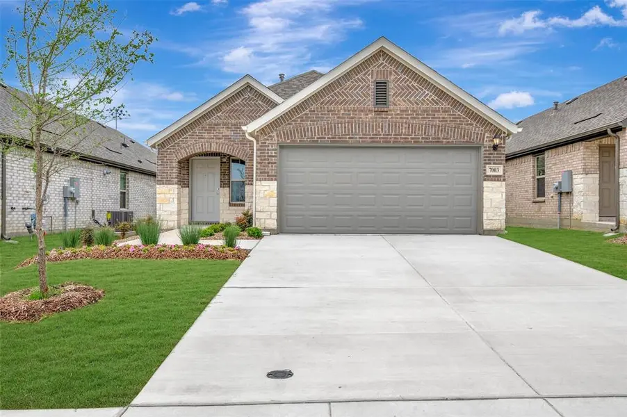 7003 Butterfield Drive, Sanger, TX 76266