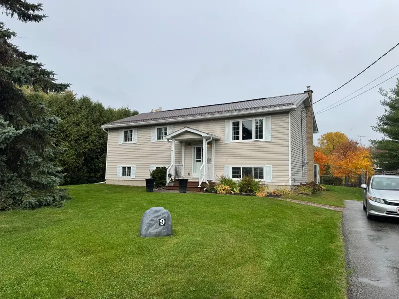 9 Peryl RD, Front Of Yonge, ON K0E 1R0