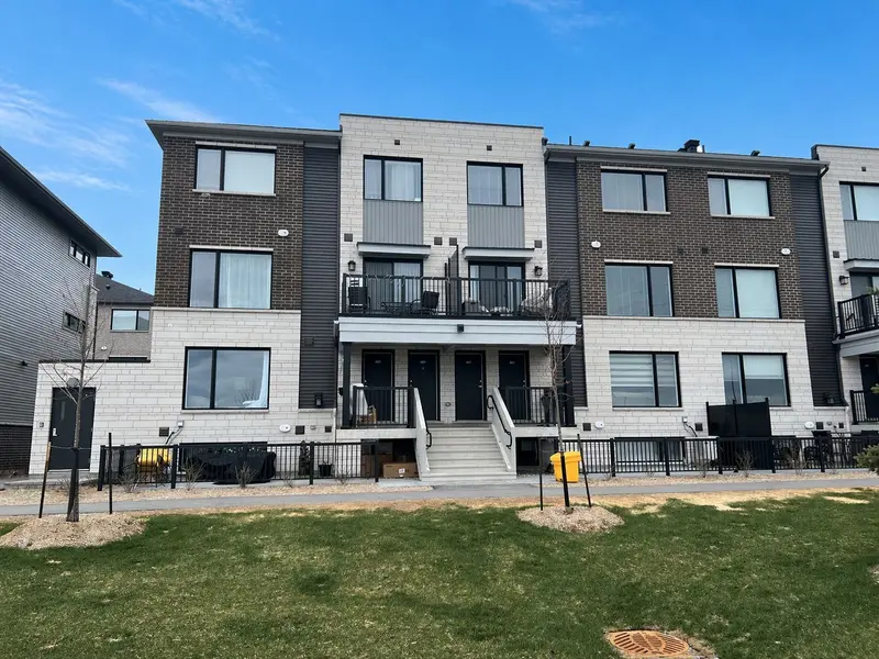 1627 Creekway Private, Kanata, ON K2T 0R8