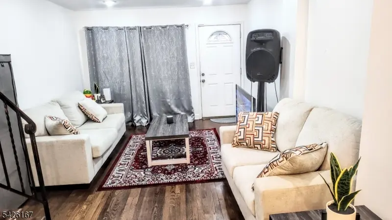 8 Van Nostrand Ave, Jersey City, NJ 07305