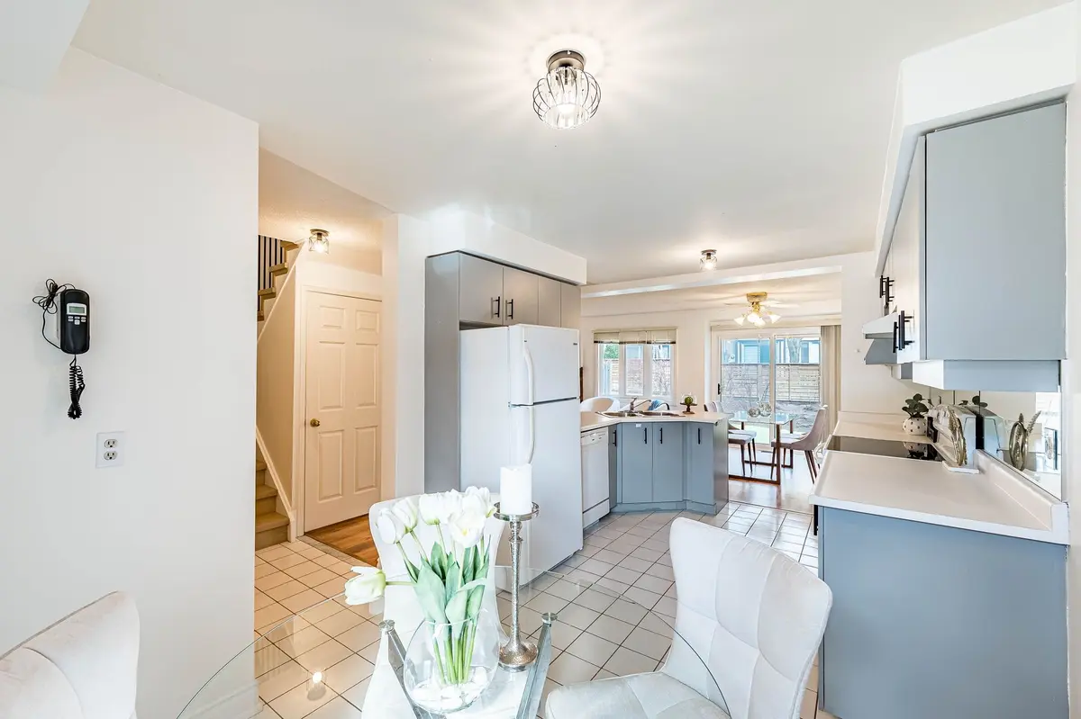 2275 Credit Valley RD #78, Mississauga, ON L5M 4N5