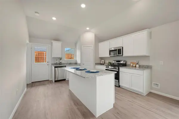 746 Gentle Bird Drive, Lavon, TX 75166