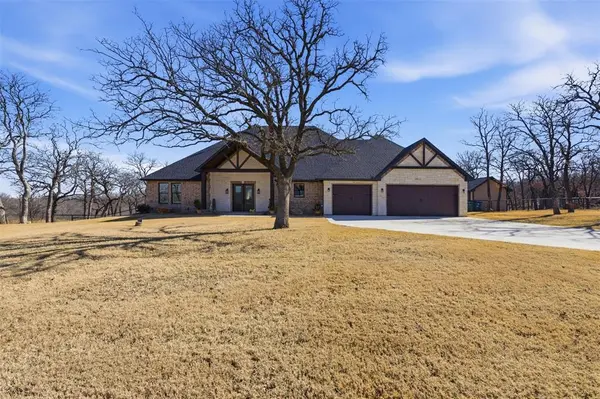 208 Shady Oaks Drive, Runaway Bay, TX 76426