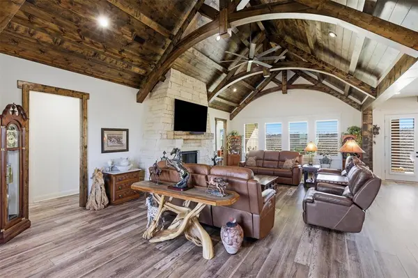 208 Shady Oaks Drive, Runaway Bay, TX 76426