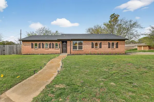 6425 Summit Ridge Drive,  Watauga,  TX 76148