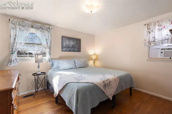 1209 Cumberland ST, Colorado Springs, CO 80907