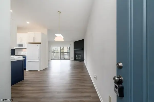 1002 Spruce Hills Dr, Glen Gardner Boro, NJ 08826