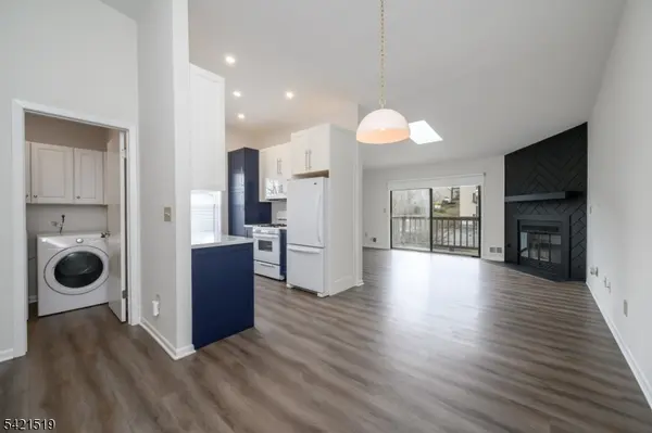 1002 Spruce Hills Dr, Glen Gardner Boro, NJ 08826