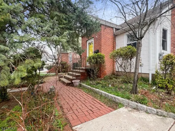 27 Jagoe St, Bergenfield Boro, NJ 07621