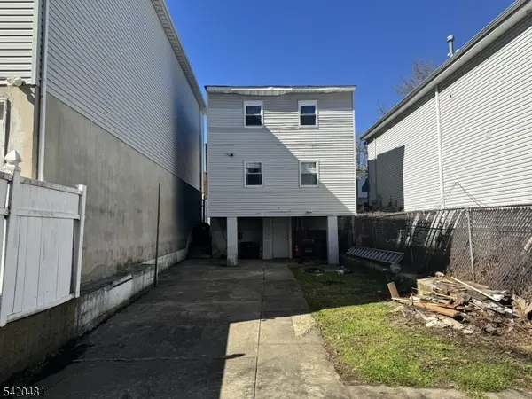 65 Stone St, Newark City, NJ 07104