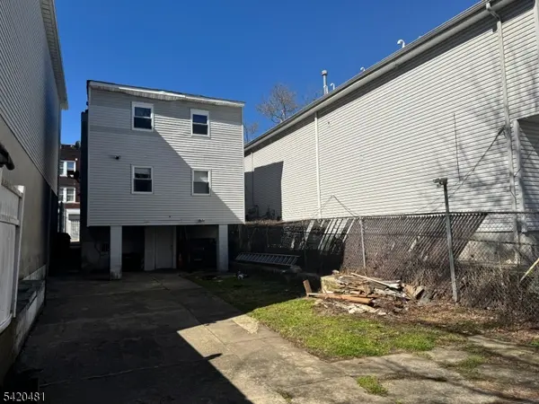 65 Stone St, Newark City, NJ 07104