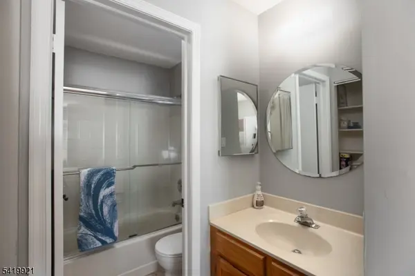 219 Coldspring Ct, Franklin Twp., NJ 08873