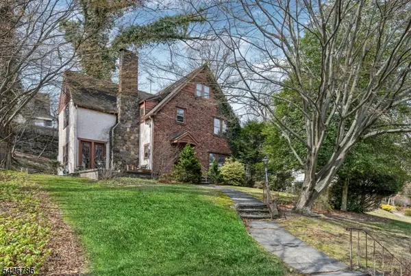 342 Hillcrest Rd, Ridgewood Village, NJ 07450