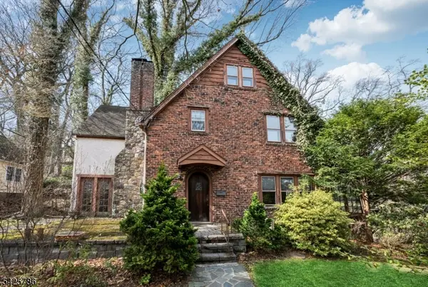 342 Hillcrest Rd, Ridgewood Village, NJ 07450