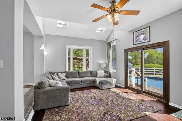 15 Sweney Ct, Hillsborough Twp., NJ 08844