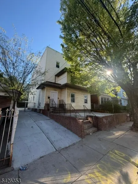 10 Tillinghast St #1, Newark City, NJ 07108